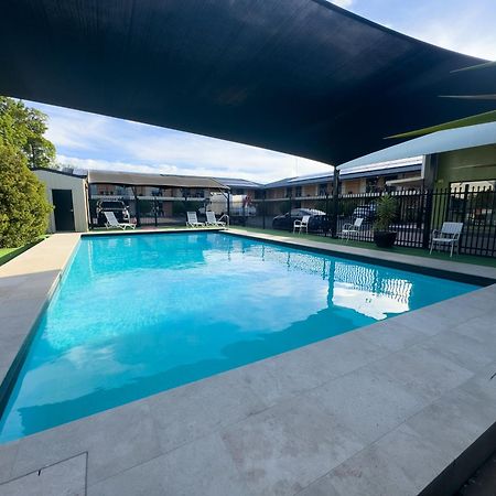 Golden West Motor Inn Dubbo Extérieur photo