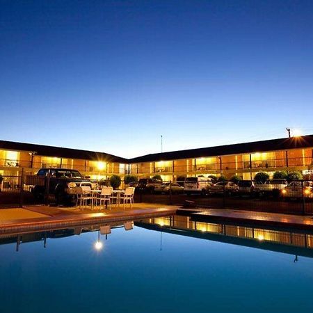 Golden West Motor Inn Dubbo Extérieur photo
