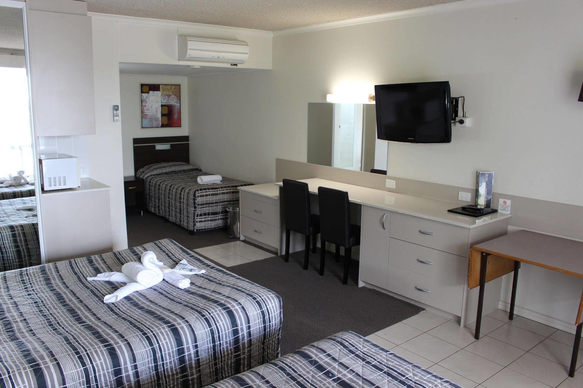 Golden West Motor Inn Dubbo Extérieur photo